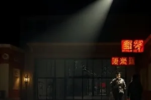 方言故事会直播，老人坐在竹椅上讲故事