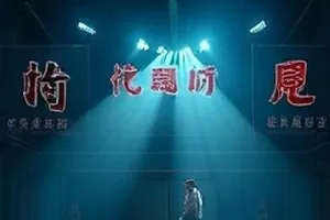 旧物修复师画面，锈迹斑斑的钟表被拆开
